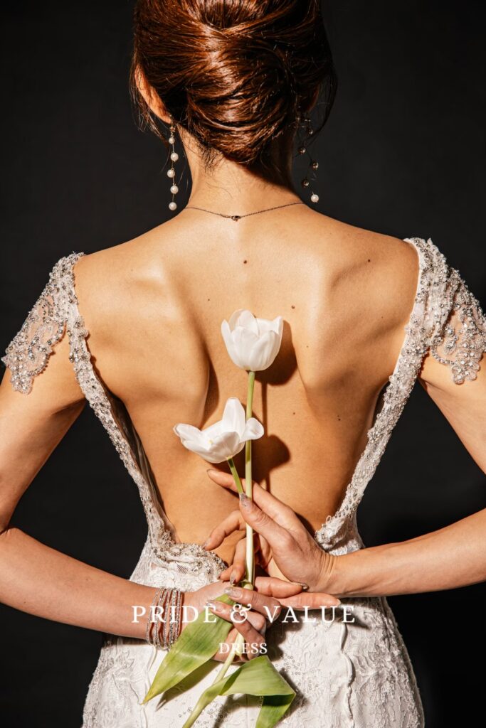 バックコンシャスドレス