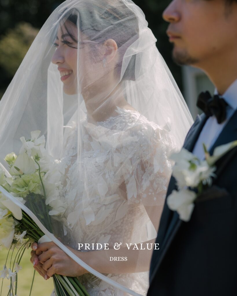 sasaでのガーデン挙式を楽しむ新郎新婦様