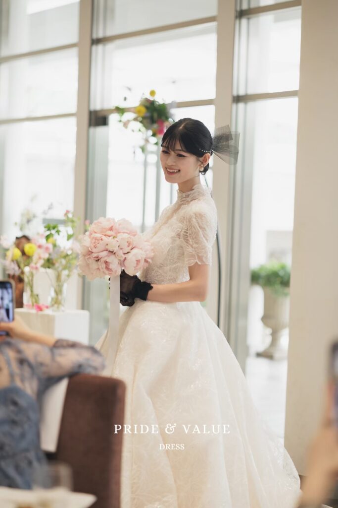 韓国ウェディングドレスに合わせたヘアアクセサリー