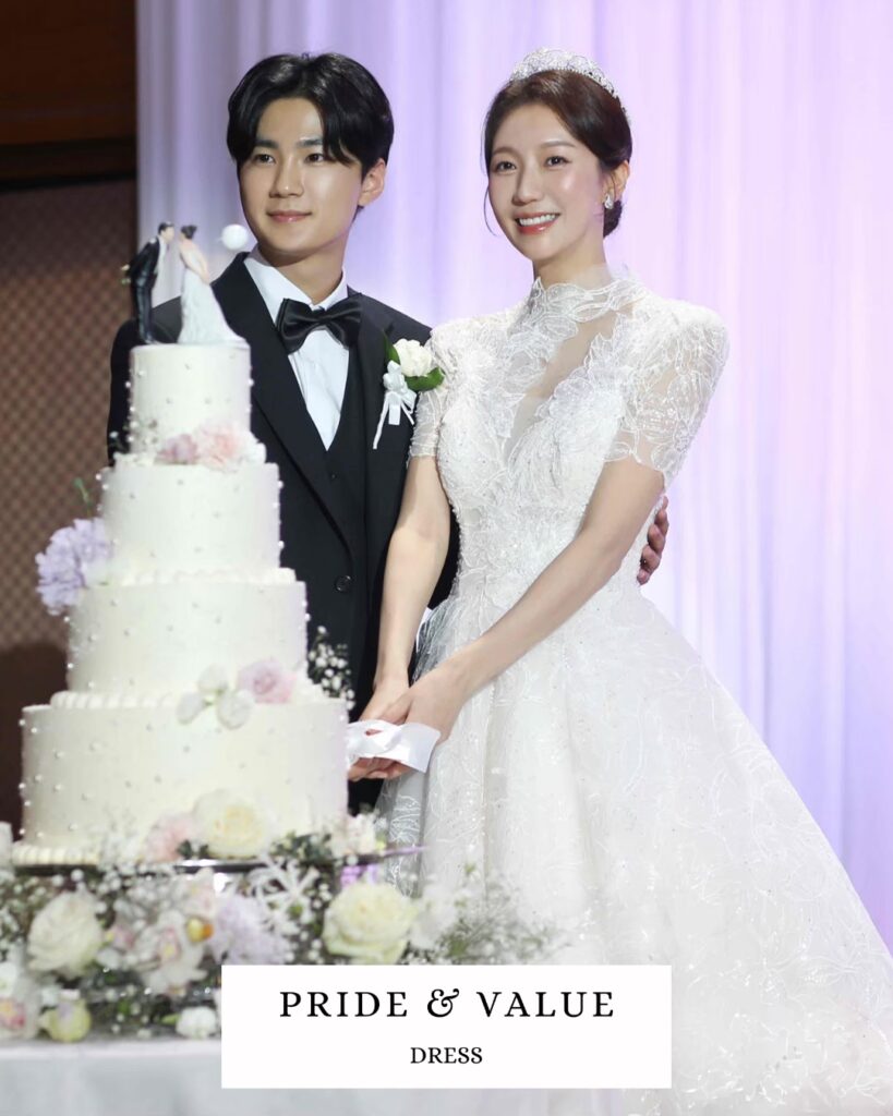 韓国ドレスと会場の雰囲気を合わせたウェディングスタイル