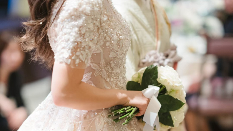 韓国ウェディングドレスを着用した花嫁の挙式スタイル