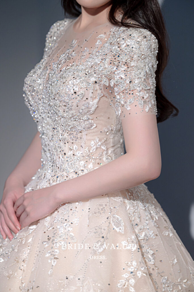 韓国ウェディングドレスの立体的なモチーフ